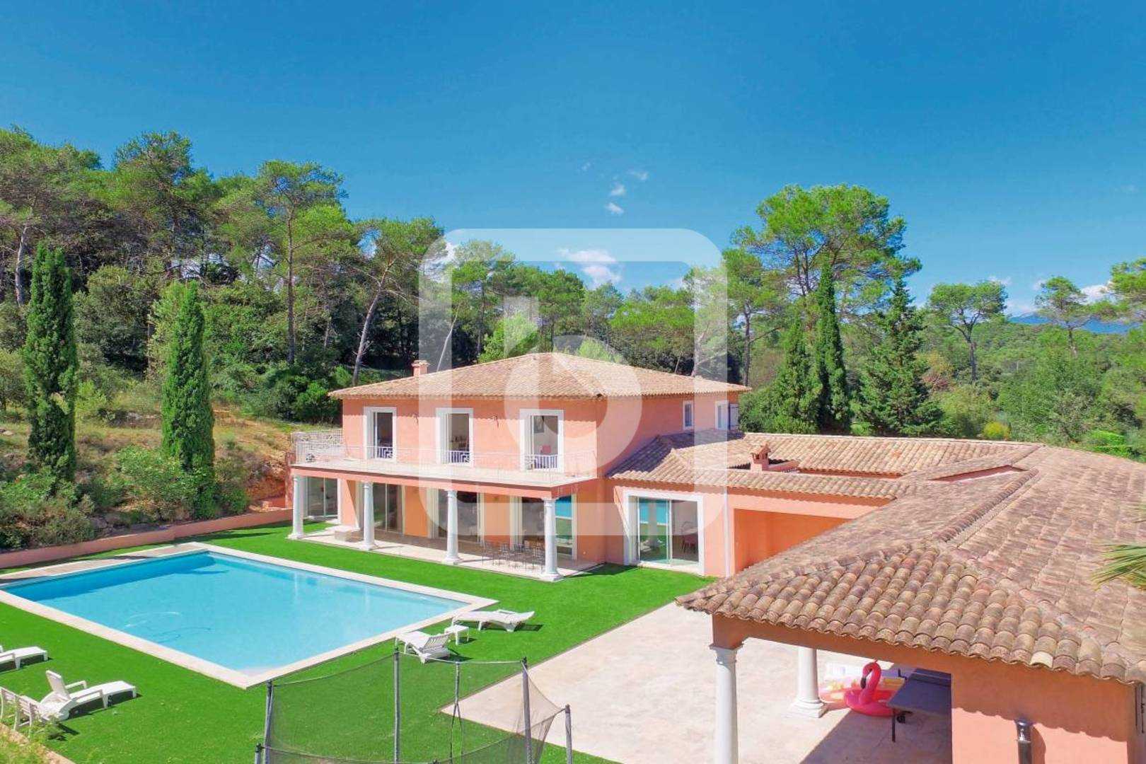 Talo sisään Mougins, Provence-Alpes-Cote d'Azur 10049099