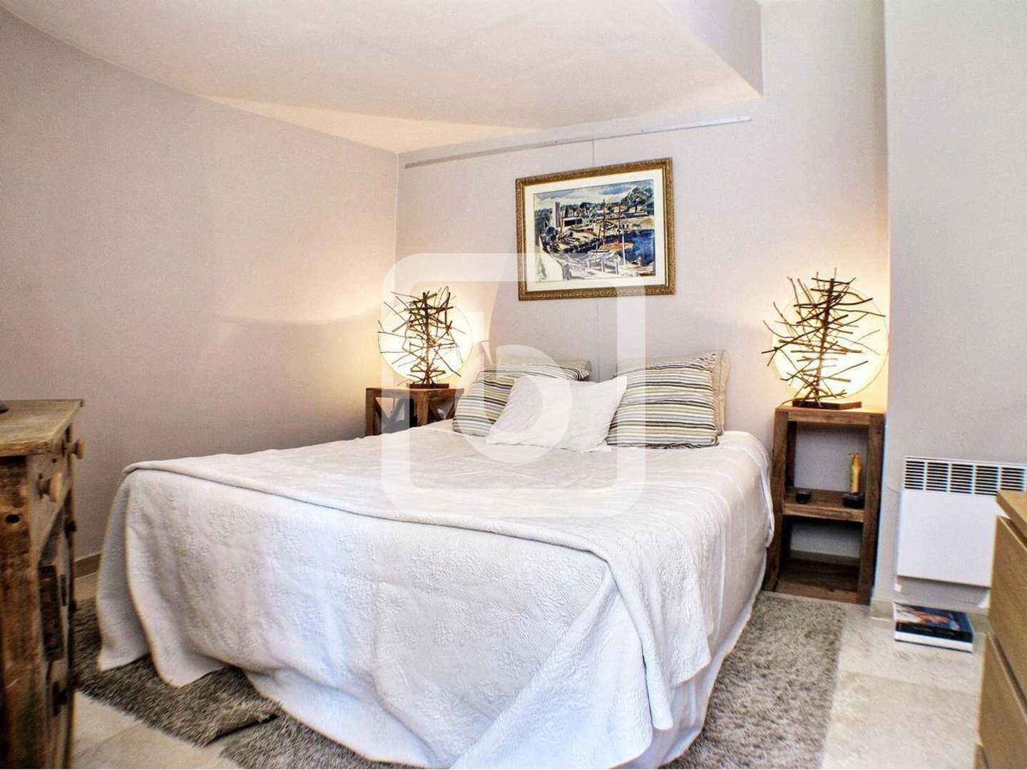 Condominium in Juan-les-Pins, Provence-Alpes-Cote d'Azur 10049139