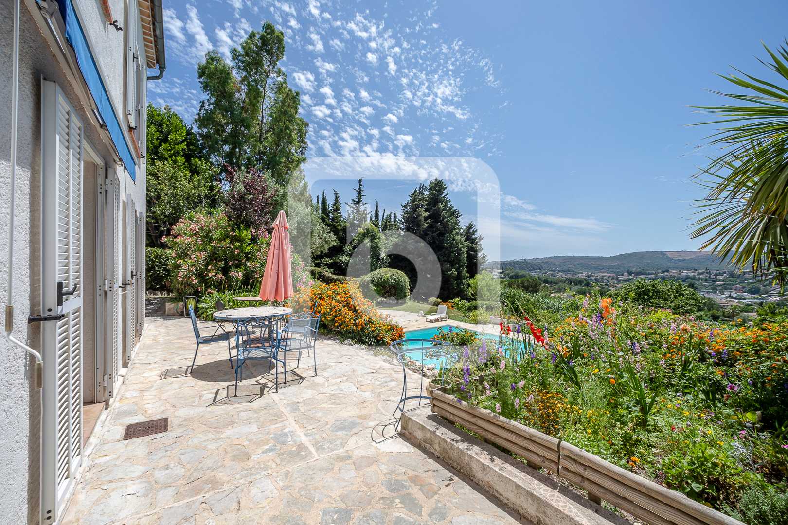 Talo sisään Saint-Paul-de-Vence, Provence-Alpes-Cote d'Azur 10049142