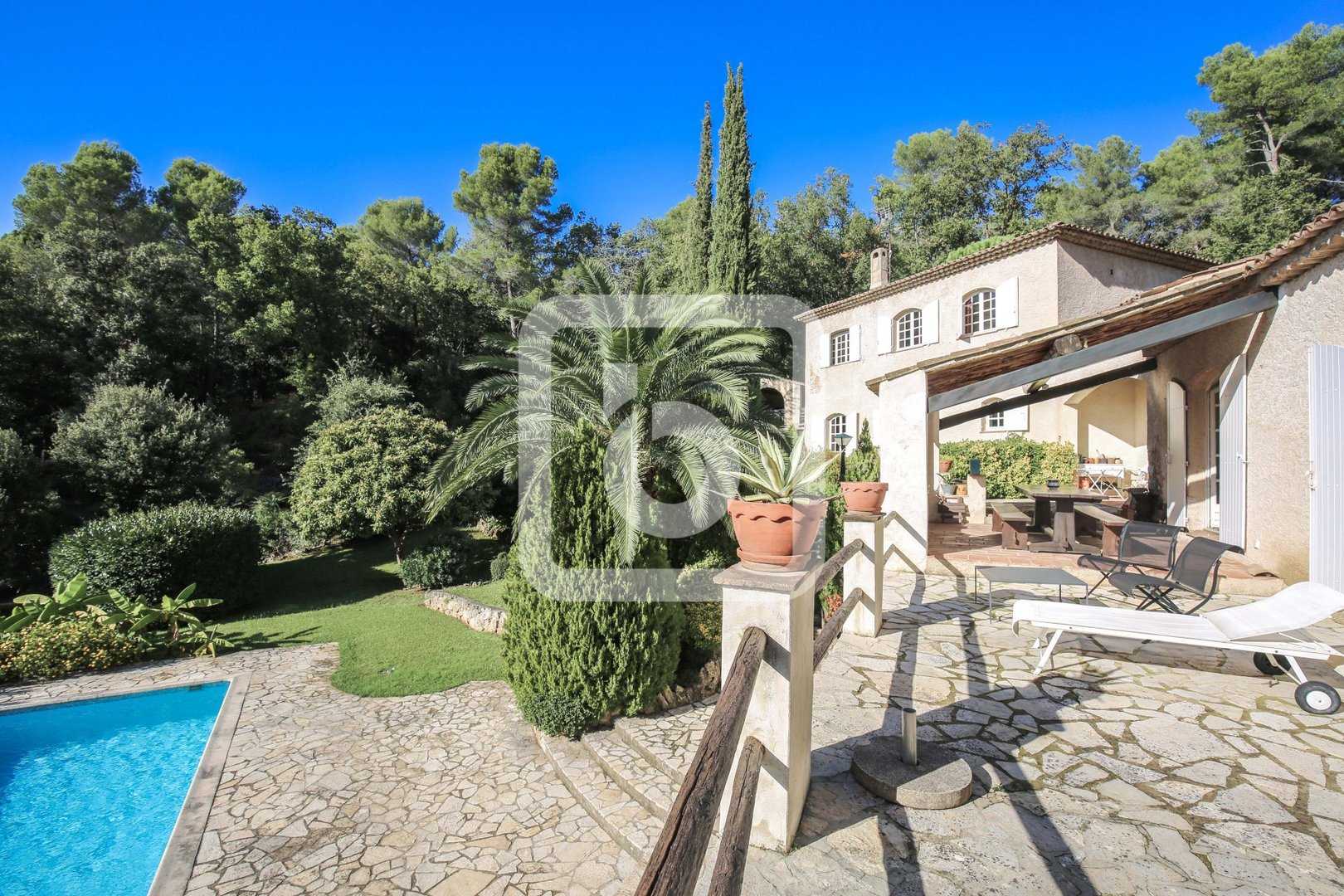 Rumah di Saint-Paul-de-Vence, Provence-Alpes-Cote d'Azur 10049156