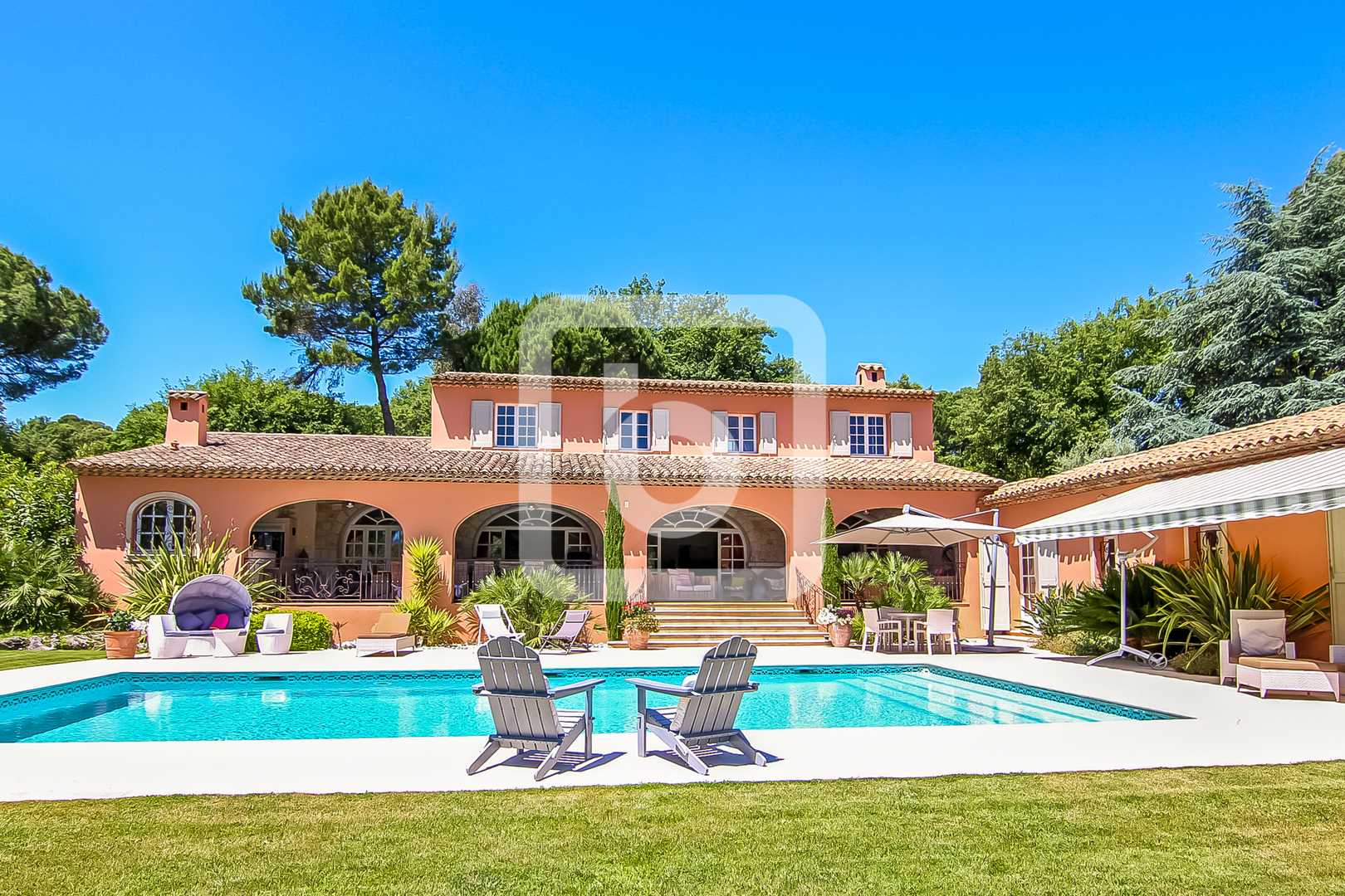 Talo sisään Valbonne, Provence-Alpes-Cote d'Azur 10049173