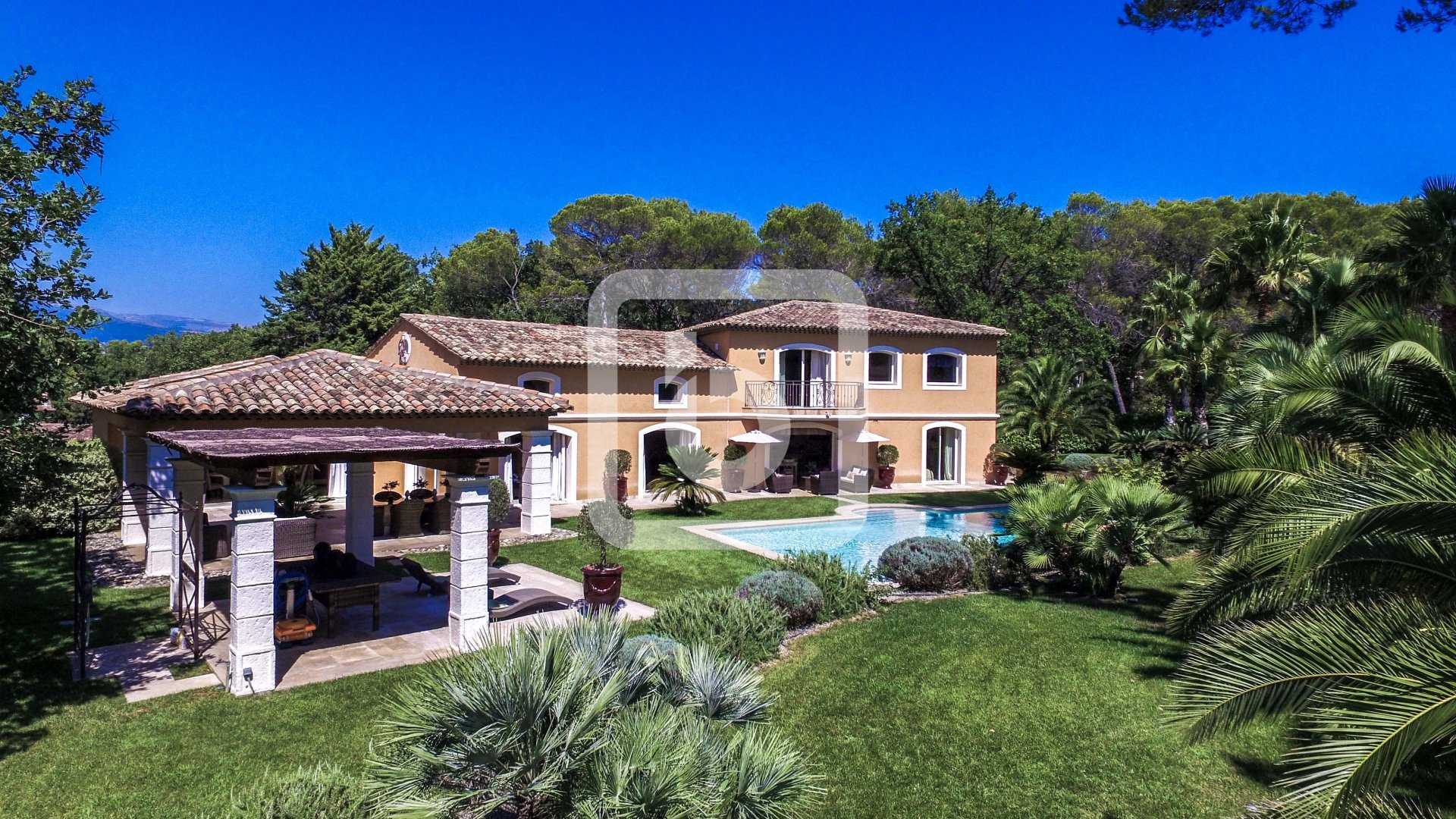Hus i Mouans-Sartoux, Provence-Alpes-Cote d'Azur 10049213