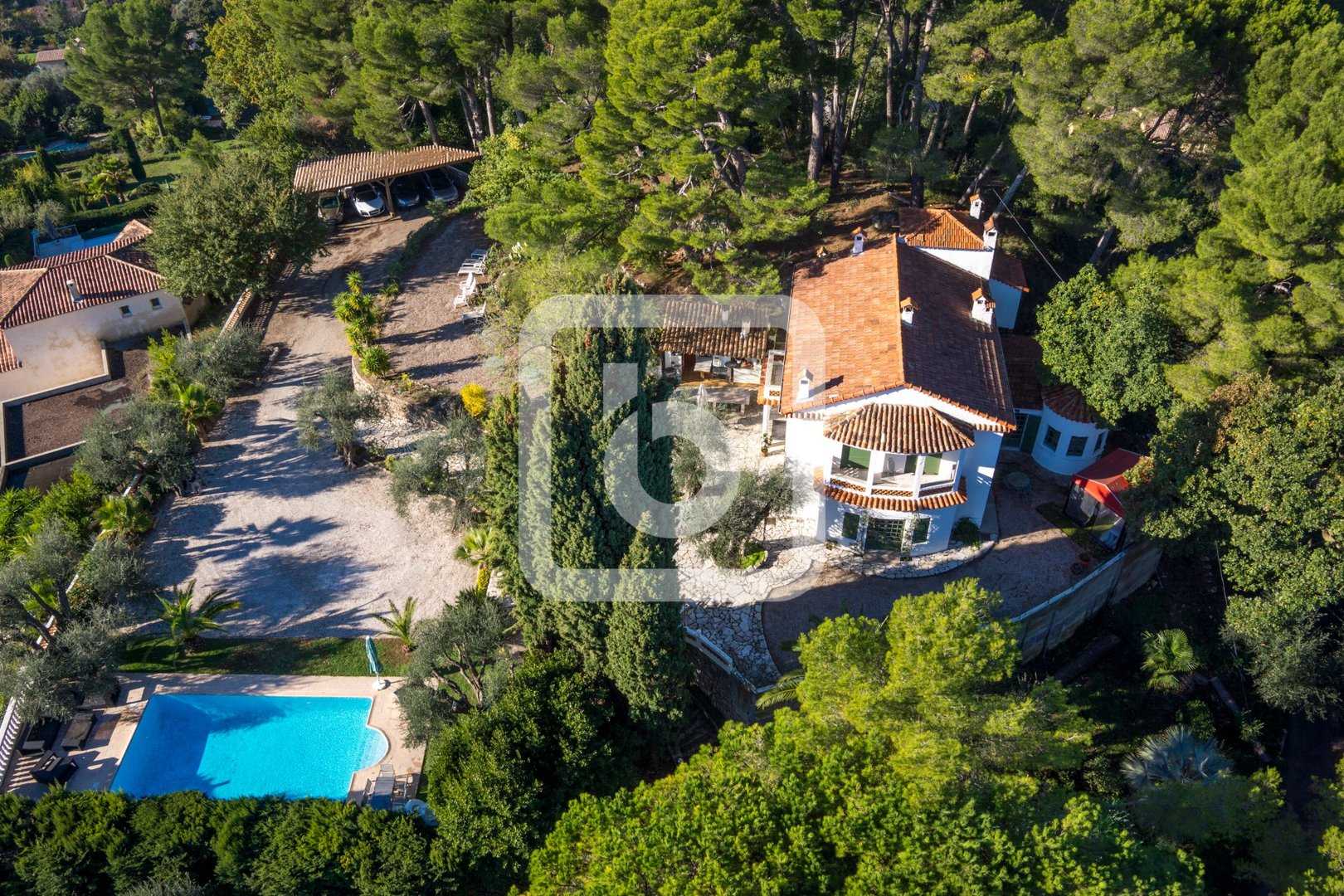 Talo sisään Mougins, Provence-Alpes-Cote d'Azur 10049214