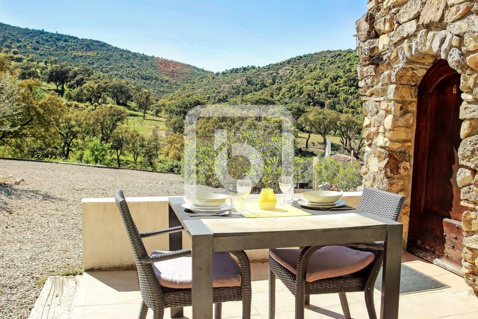 Condominium dans Le Plan De La Tour, Provence-Alpes-Cote D'azur 10049227