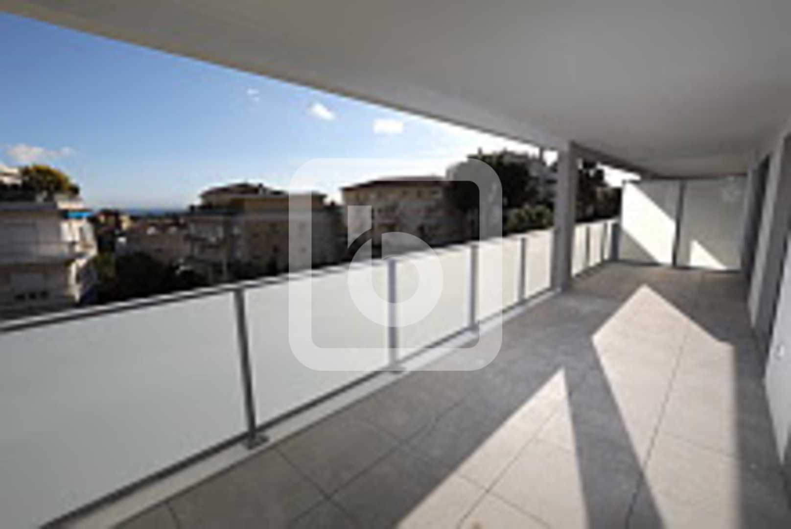 Condominium in Nice, Provence-Alpes-Cote d'Azur 10049235