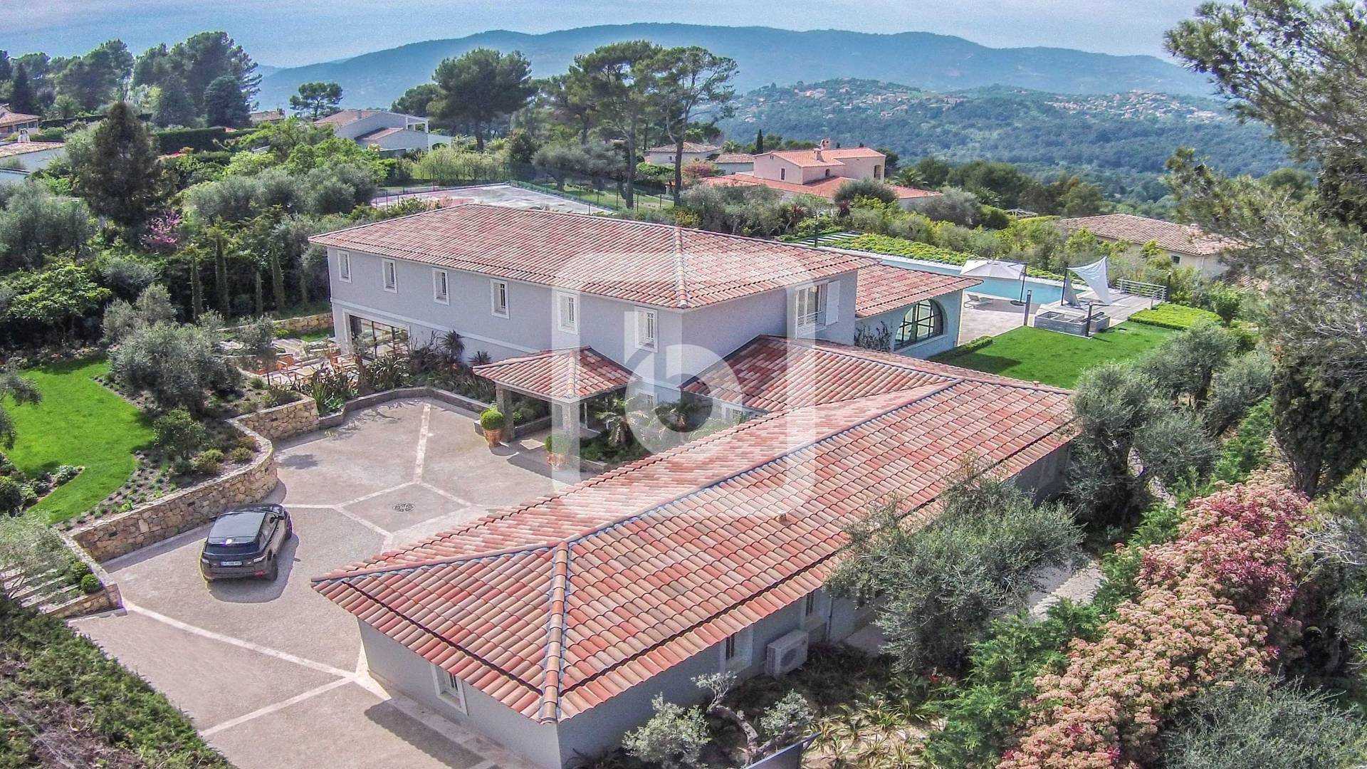 Talo sisään Mougins, Provence-Alpes-Cote d'Azur 10049240
