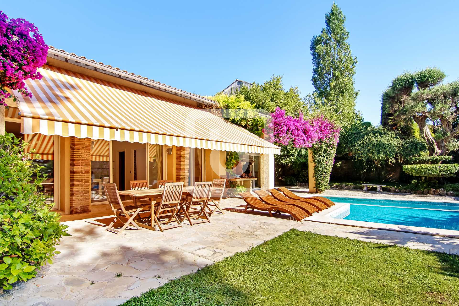 Hus i Juan-les-Pins, Provence-Alpes-Cote d'Azur 10049242