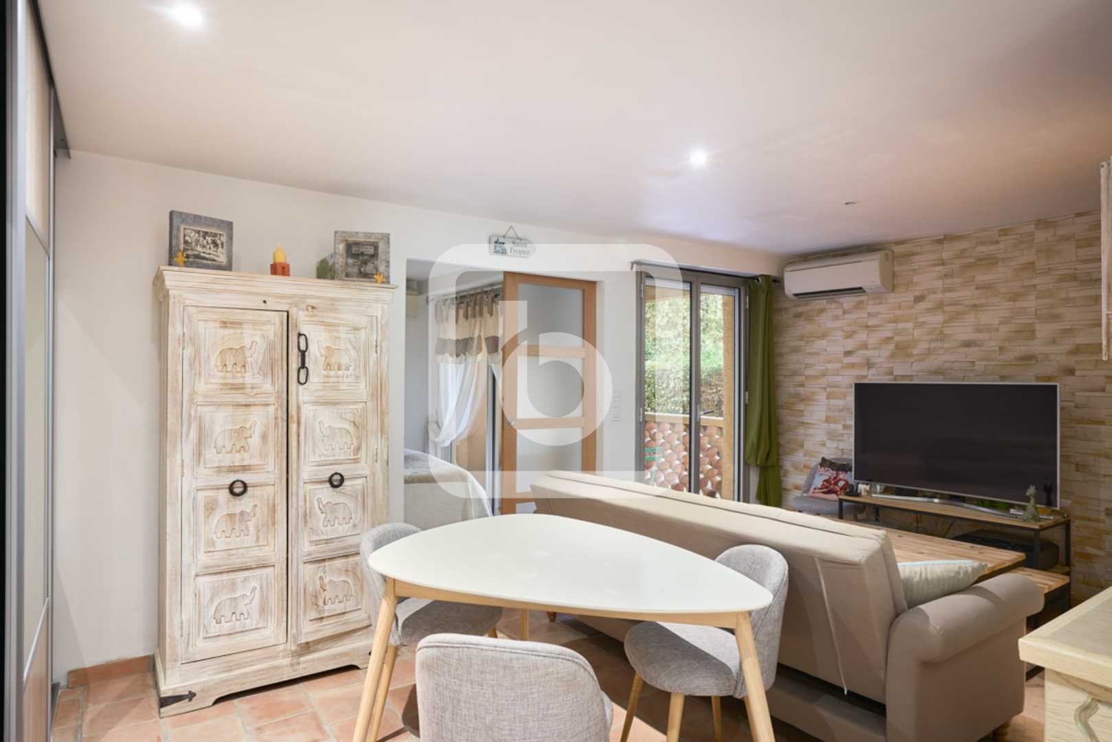 Condominium in Saint Tropez, Provence-Alpes-Cote D'azur 10049249