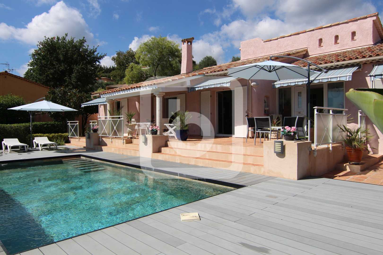 Haus im Le Bosquet, Provence-Alpes-Côte d'Azur 10049275