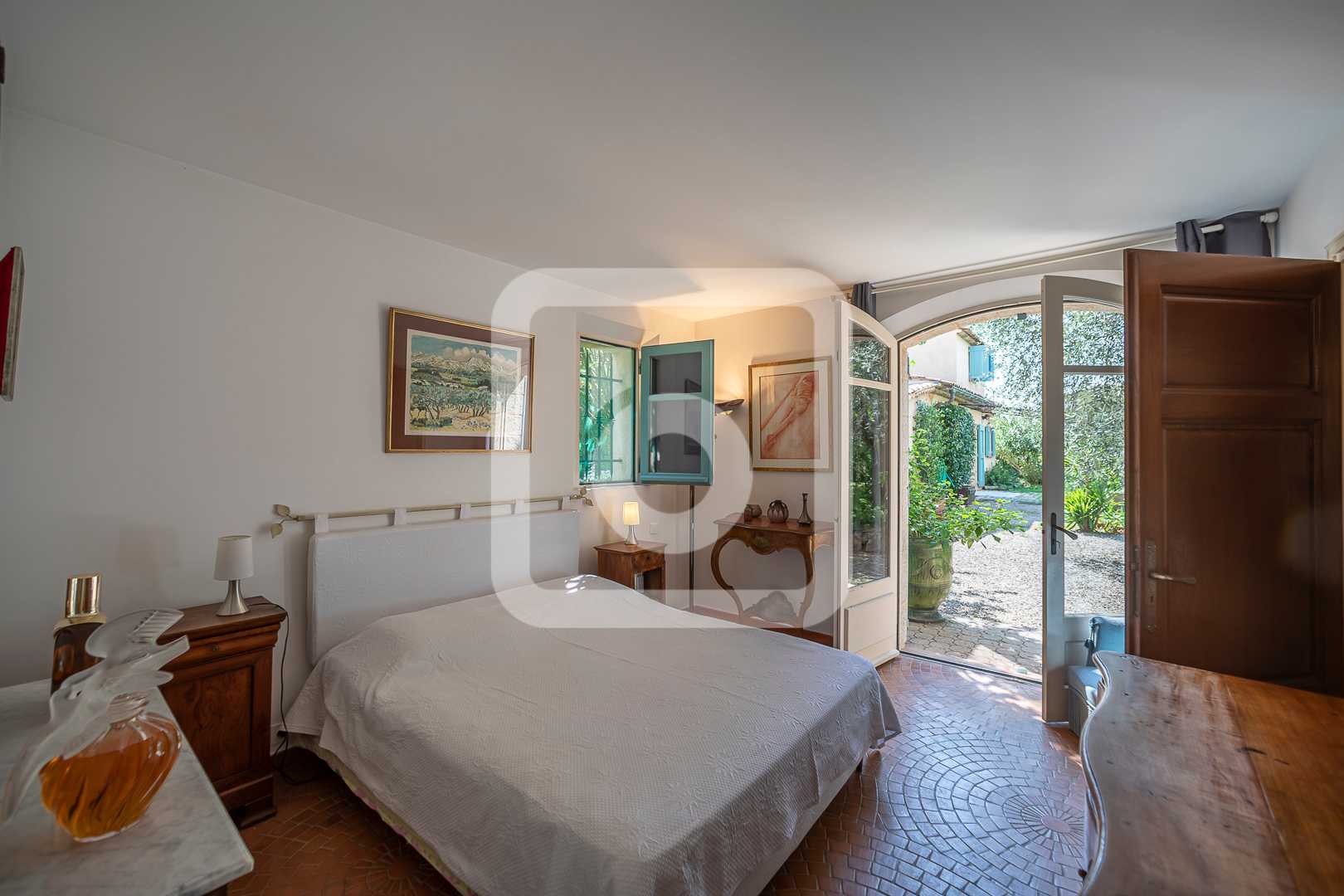 بيت في Opio, Provence-Alpes-Cote D'azur 10049400