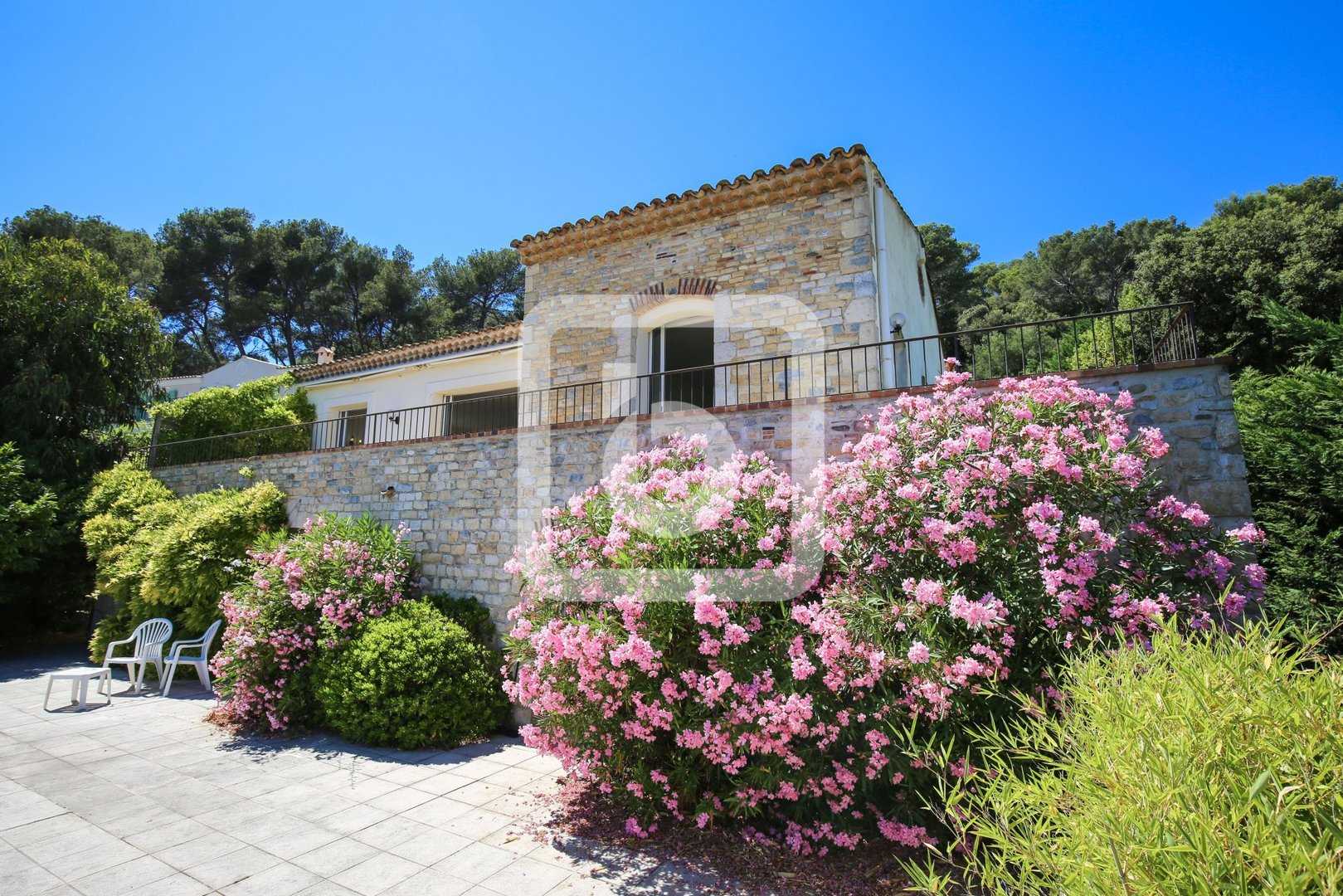 жилой дом в Golfe Juan, Provence-Alpes-Cote D'azur 10049408