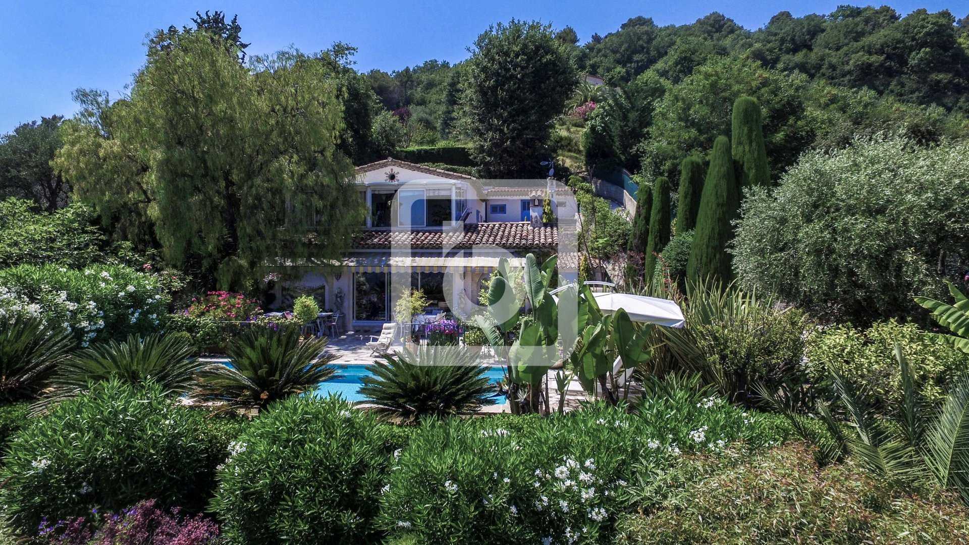 Rumah di La Colle-sur-Loup, Provence-Alpes-Cote d'Azur 10049420