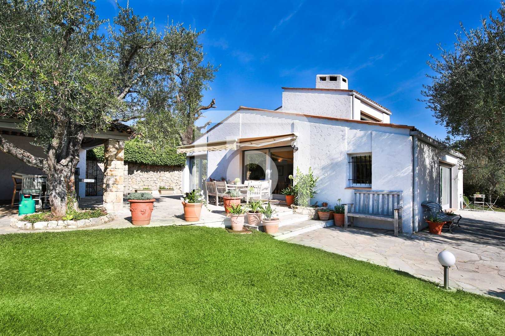 Huis in Chateauneuf-Grasse, Provence-Alpes-Côte d'Azur 10049422