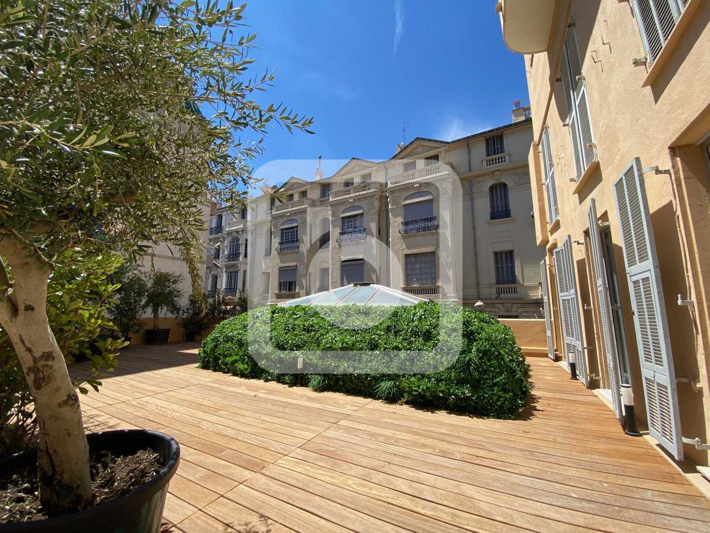 Condominium in Leuk, Provence-Alpes-Côte d'Azur 10049458