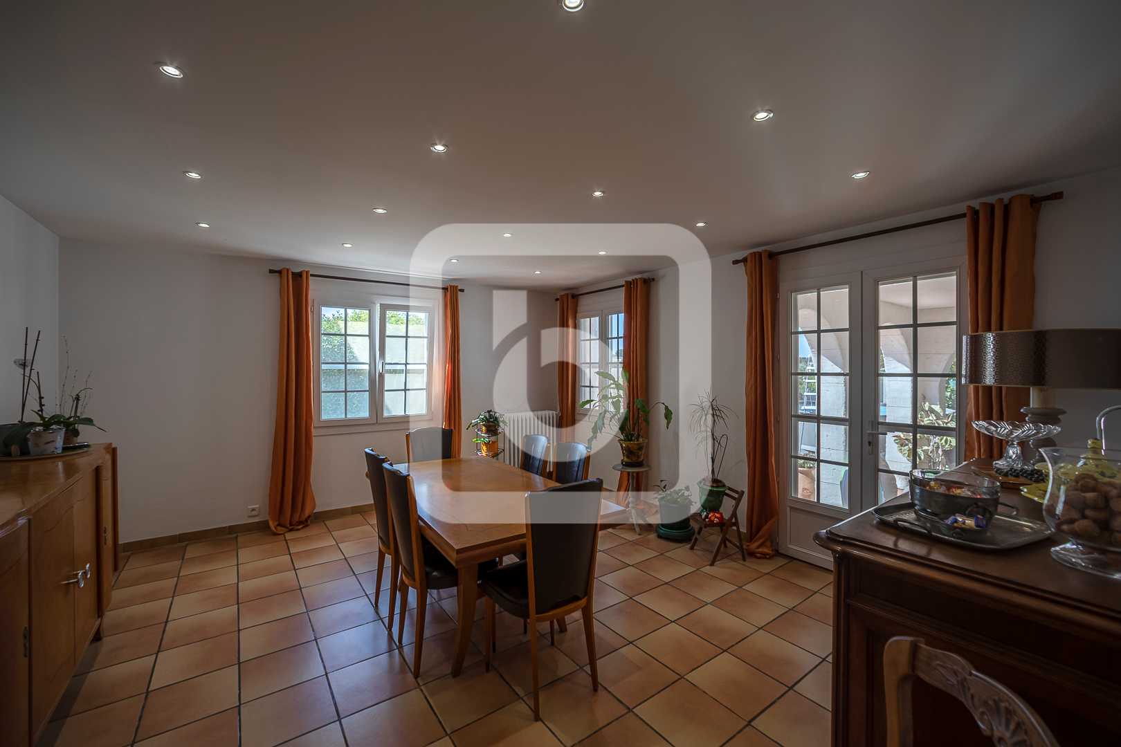 Будинок в Mougins, Provence-Alpes-Cote D'azur 10049464