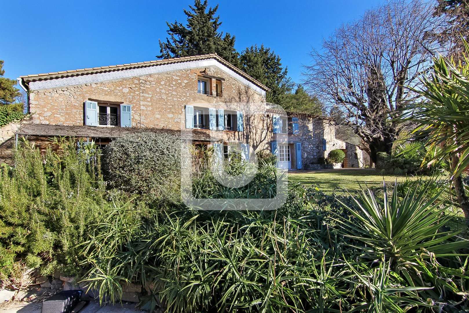 σπίτι σε Fayence, Provence-Alpes-Cote D'azur 10049474