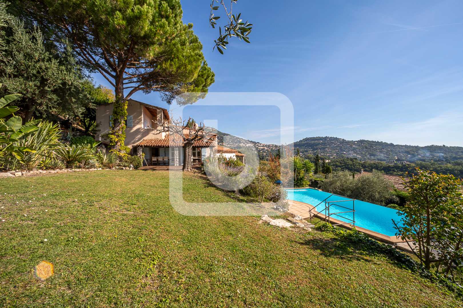 House in Saint-Jacques, Provence-Alpes-Cote d'Azur 10049486