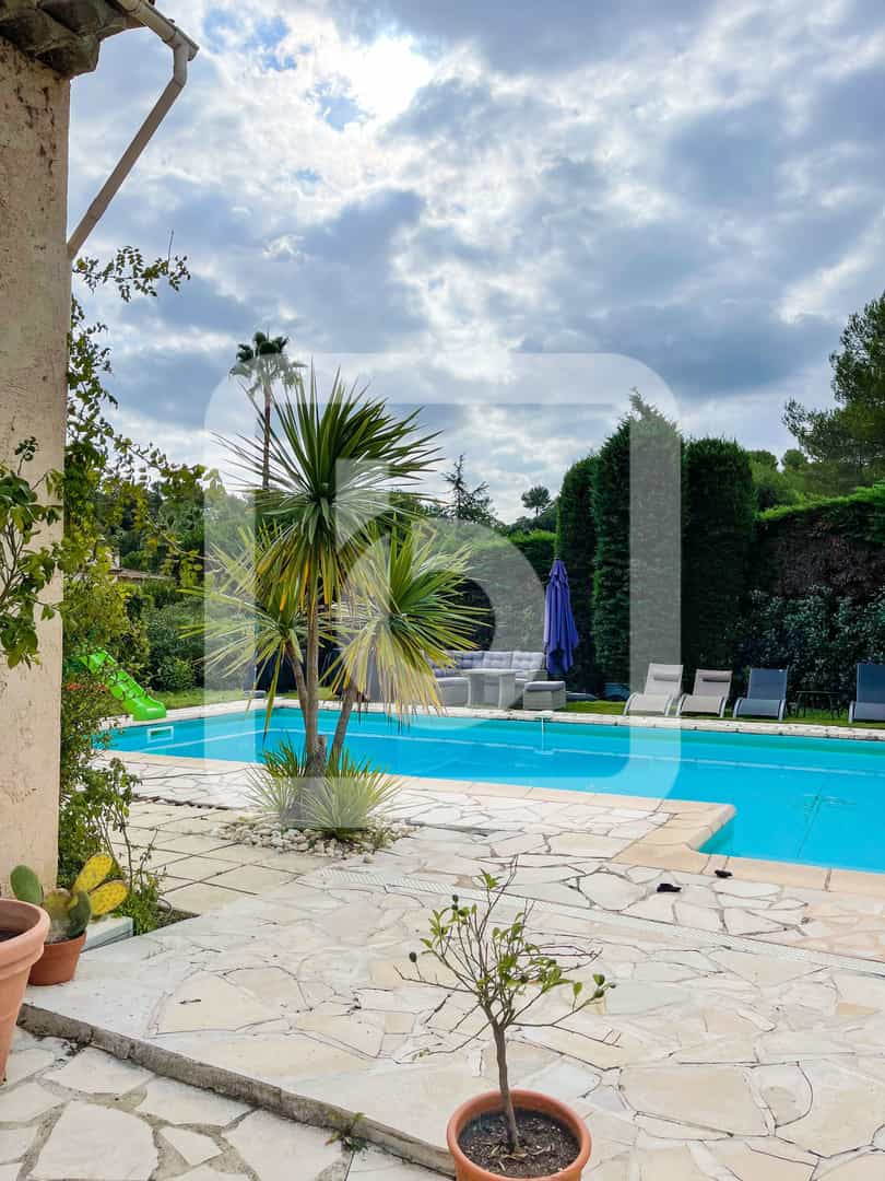 σπίτι σε Valbonne, Provence-Alpes-Cote D'azur 10049521