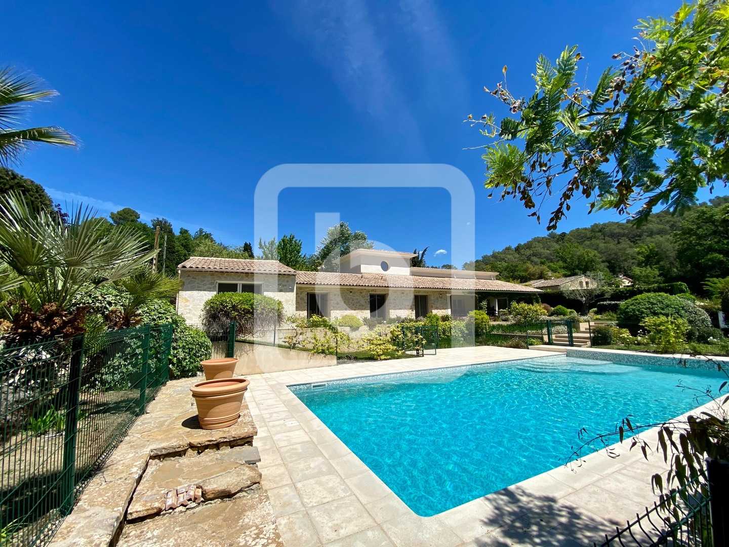 Hus i Le Bosquet, Provence-Alpes-Cote d'Azur 10049596