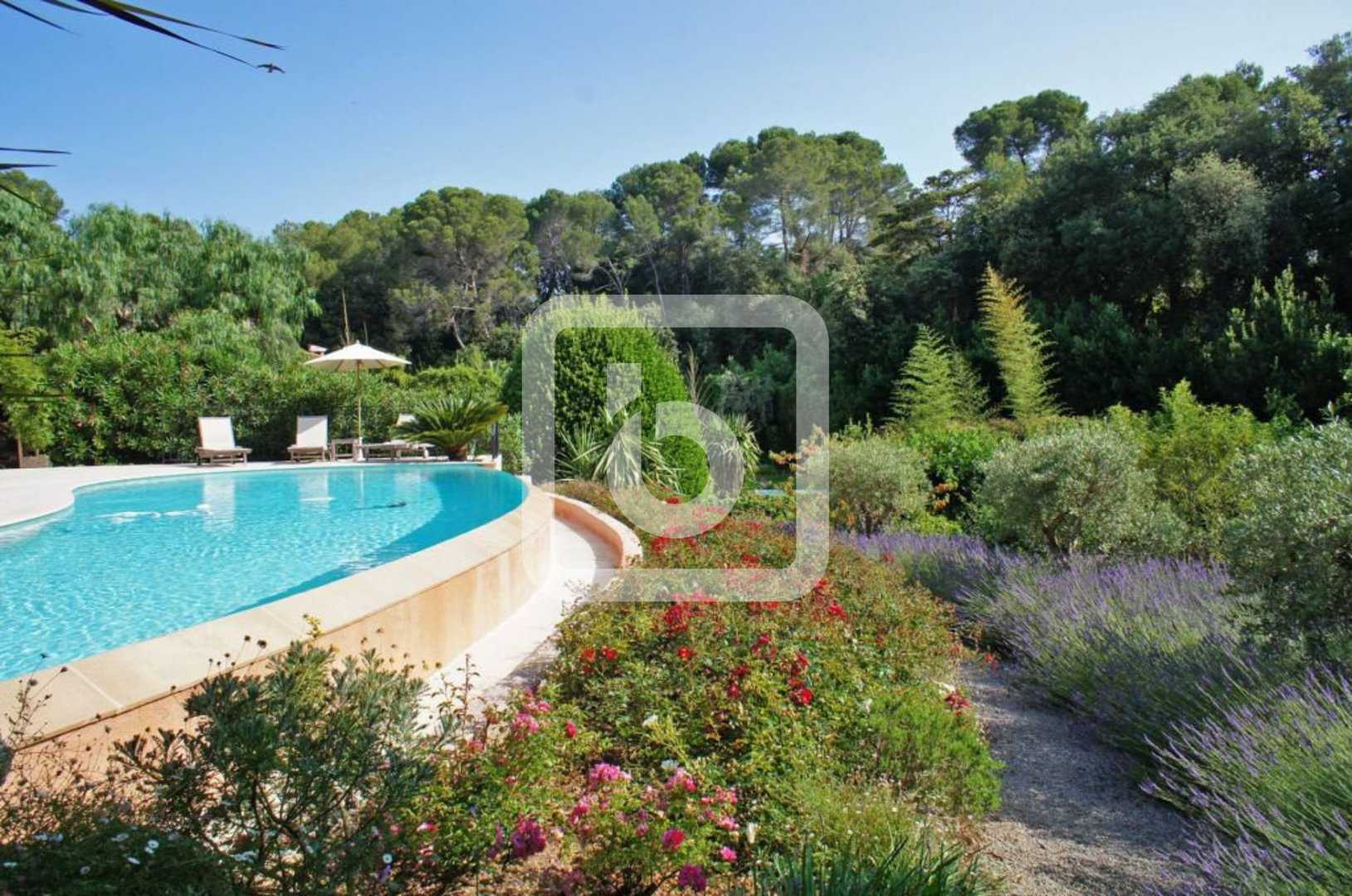 rumah dalam Golfe-Juan, Provence-Alpes-Côte d'Azur 10049624