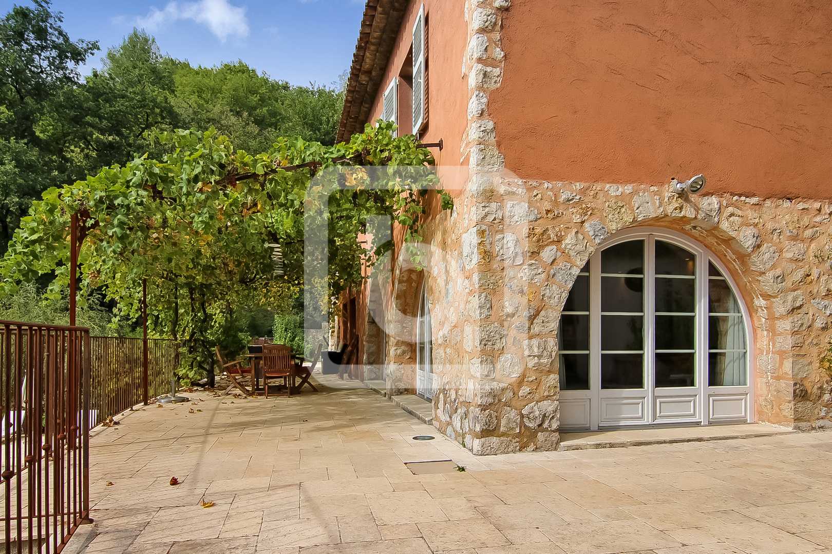 Hus i Tourrettes Sur Loup, Provence-Alpes-Cote D'azur 10049655
