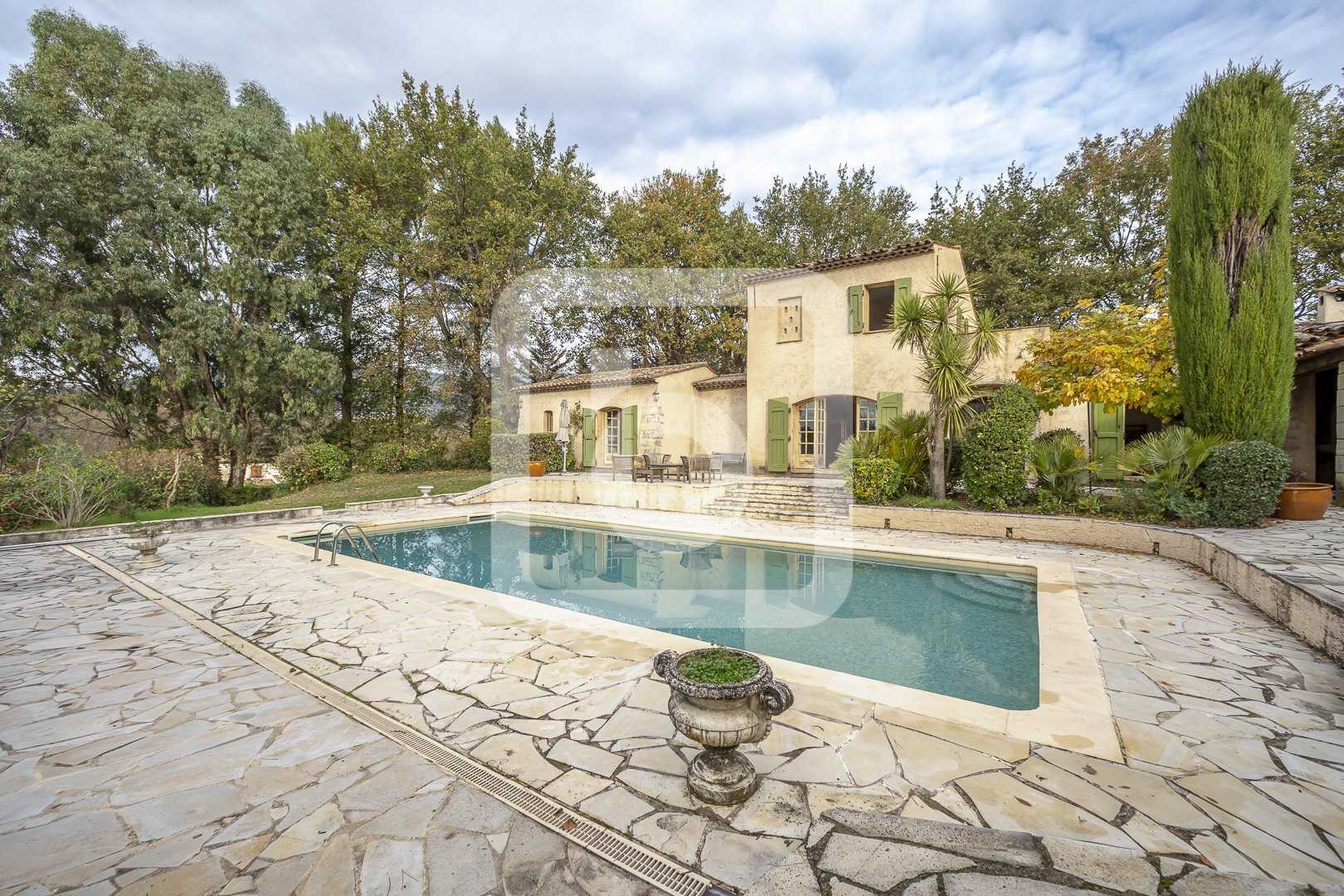 Hus i Chateauneuf-Grasse, Provence-Alpes-Cote d'Azur 10049682