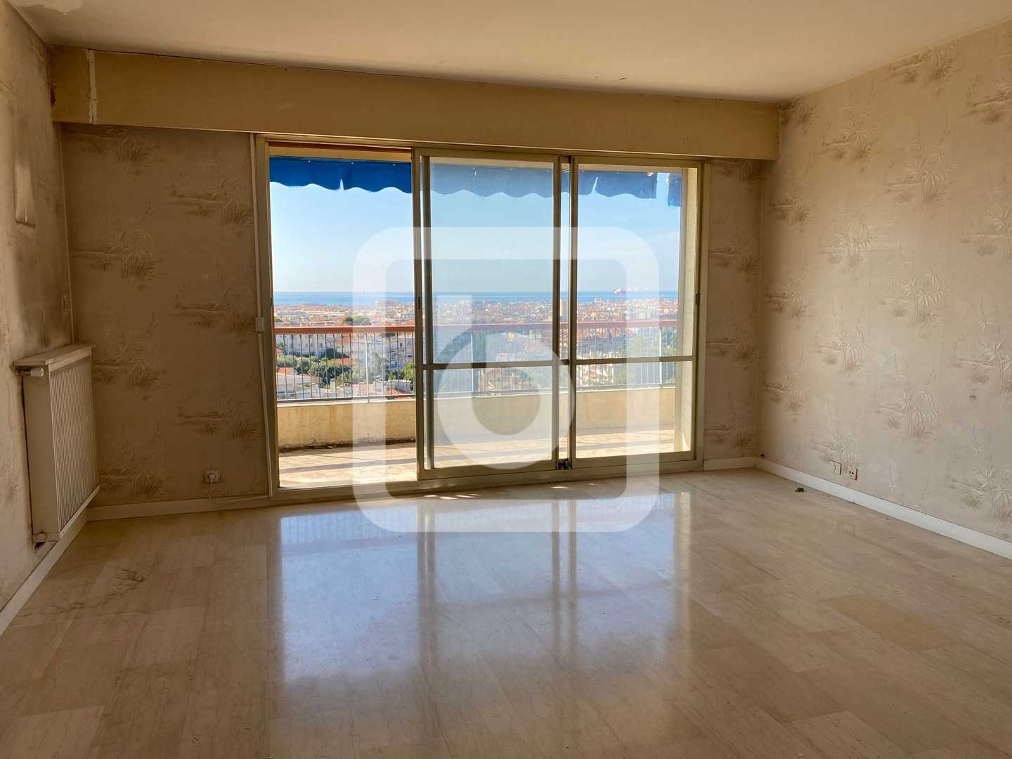 Condominium in Nice, Provence-Alpes-Cote D'azur 10049689