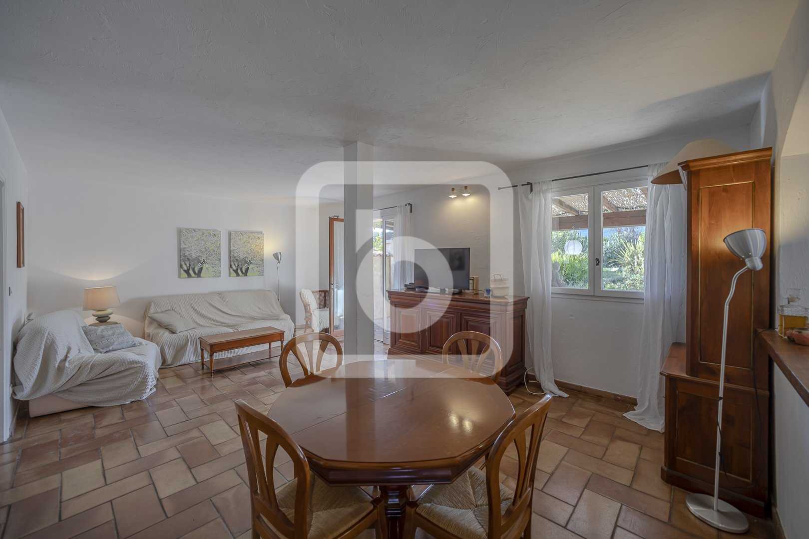 casa en La Roquette-sur-Siagne, Provenza-Alpes-Costa Azul 10049717