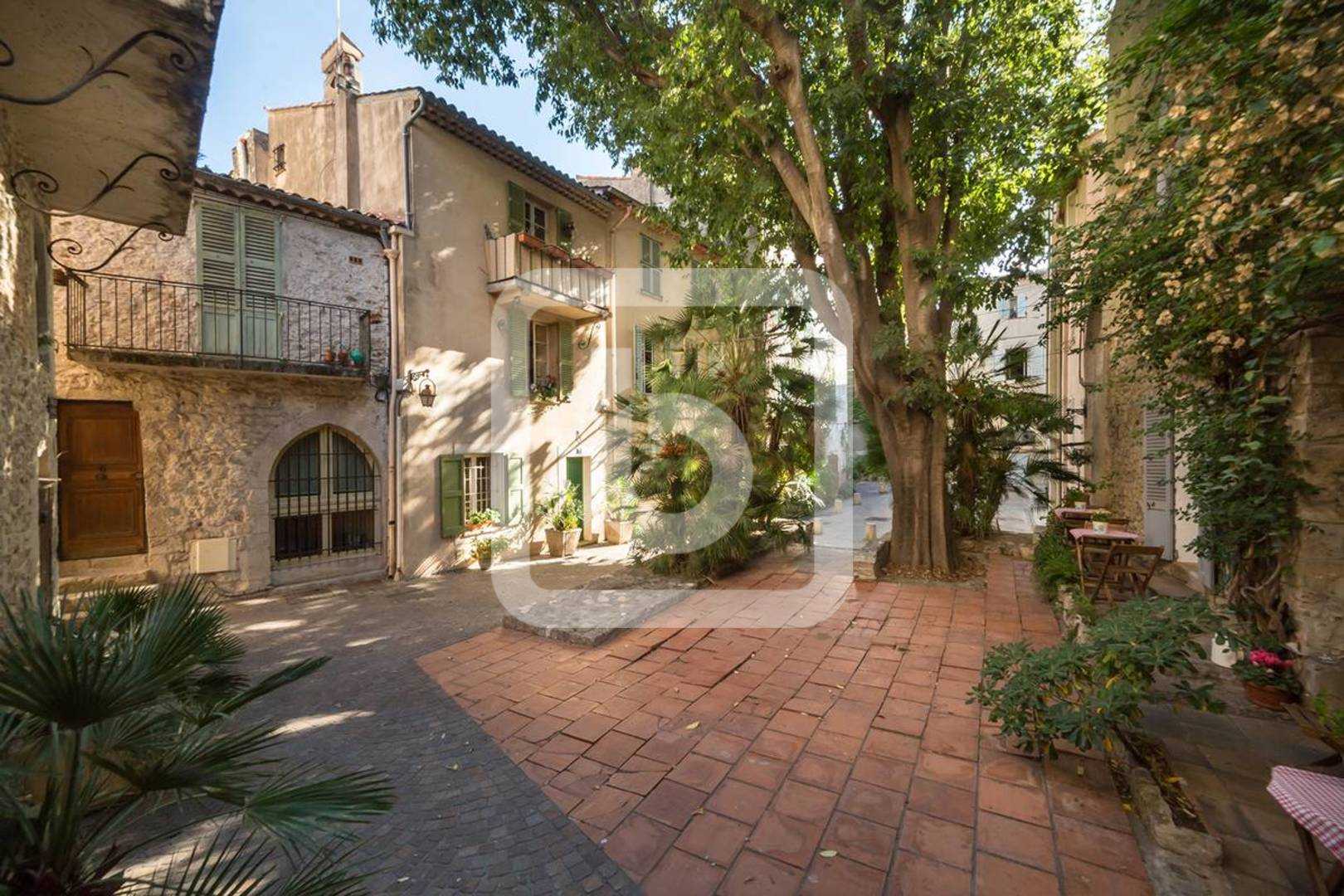 Eigentumswohnung im Antibes, Provence-Alpes-Cote D'azur 10049733