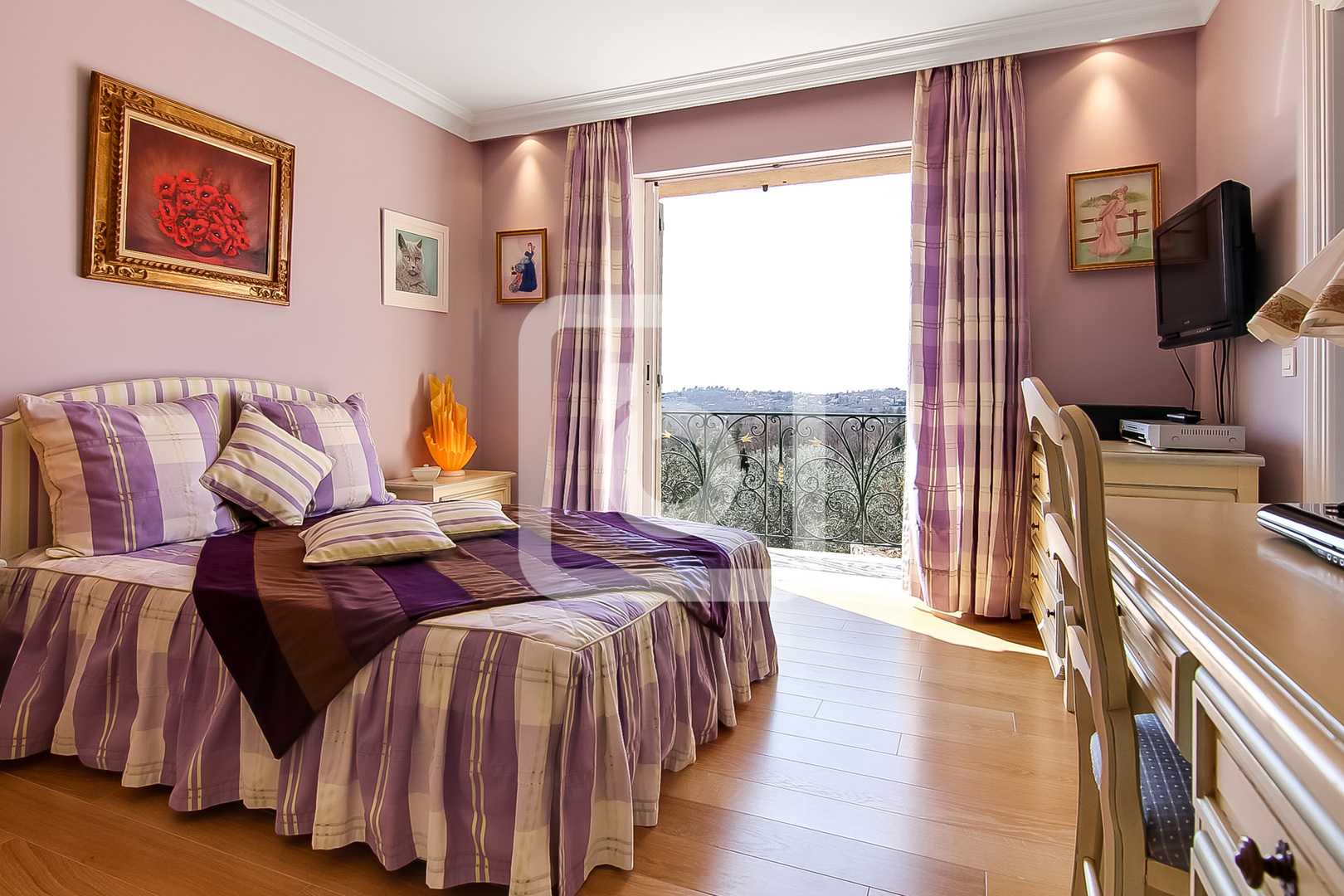 Dom w Saint Cezaire Sur Siagne, Provence-Alpes-Cote D'azur 10049834