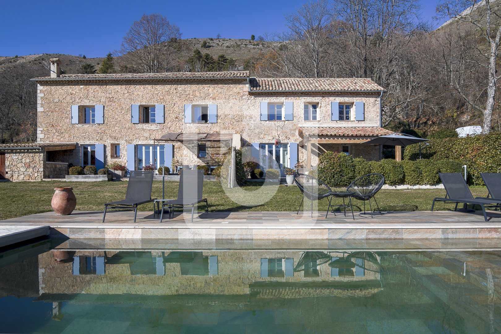 Rumah di Tourrettes Sur Loup, Provence-Alpes-Cote D'azur 10049841