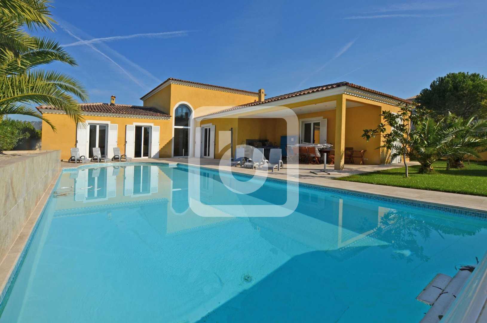 Hus i Mougins, Provence-Alpes-Cote d'Azur 10049855