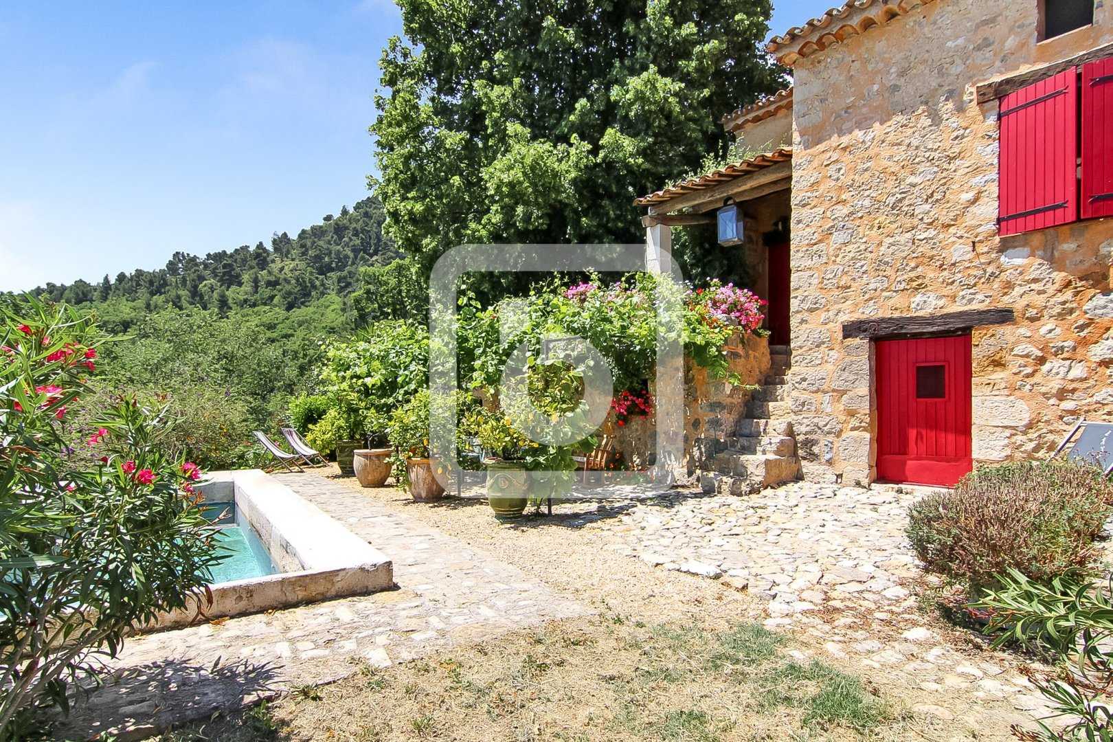 rumah dalam Seillans, Provence-Alpes-Côte d'Azur 10049890
