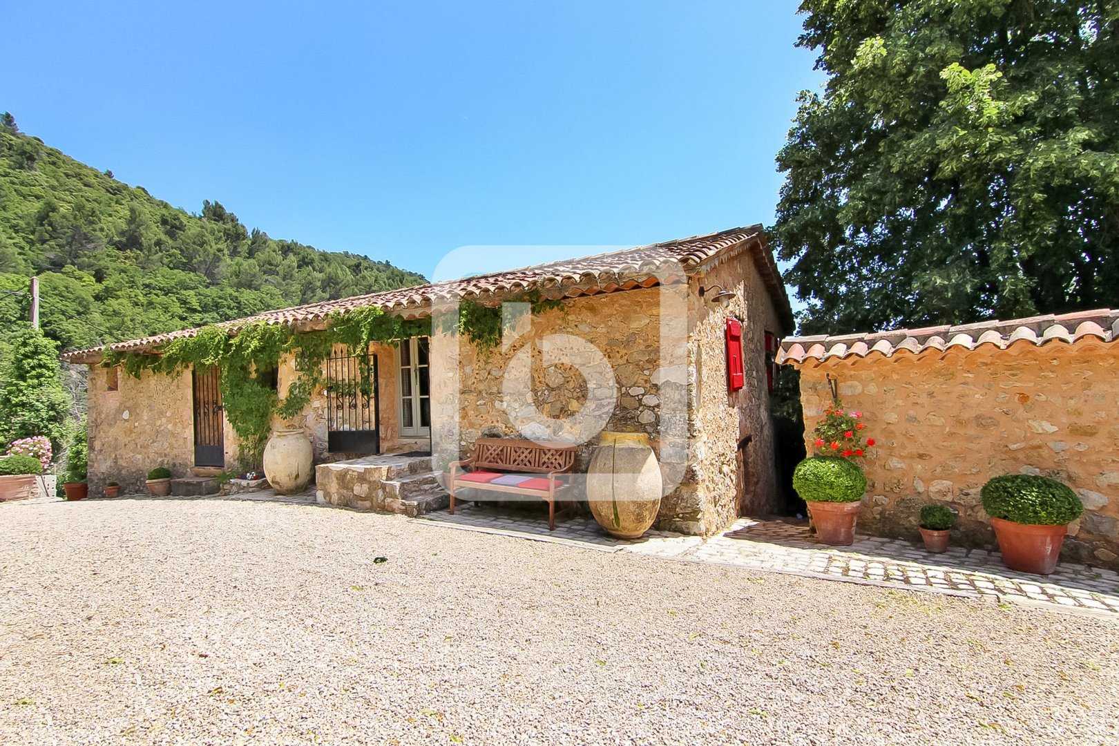 Hus i Seillans, Provence-Alpes-Cote d'Azur 10049890