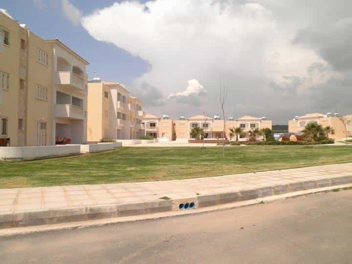 Condominium in Agia Marinouda, Pafos 10049975