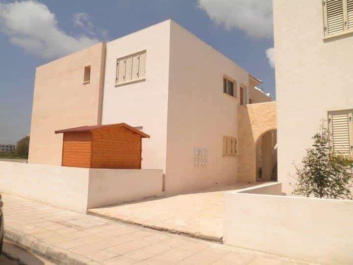Condominium in Mandria, Paphos 10049975