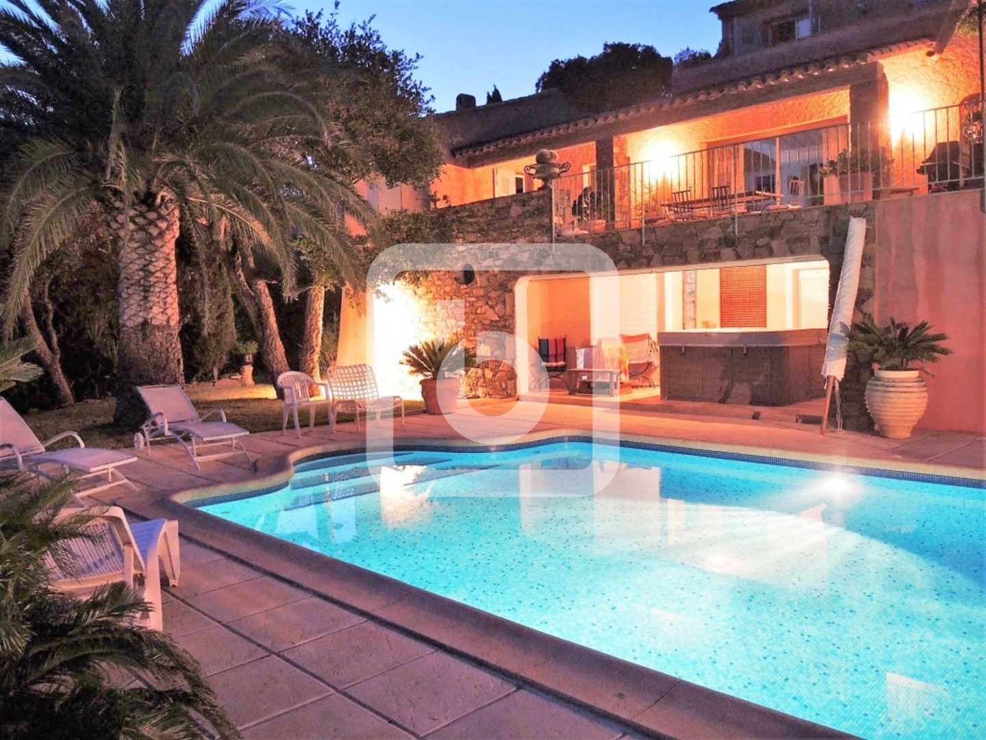 Haus im Cavalaire-sur-Mer, Provence-Alpes-Cote d'Azur 10050000
