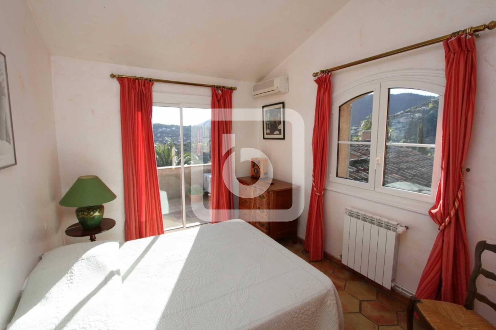 Talo sisään Cavalaire-sur-Mer, Provence-Alpes-Cote d'Azur 10050000