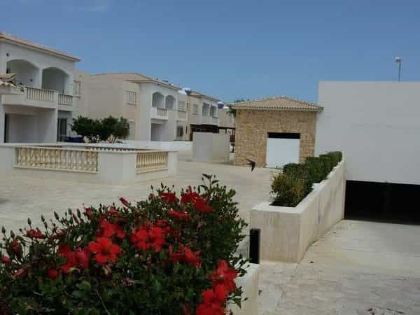 Condominium in Agia Marinouda, Pafos 10050005