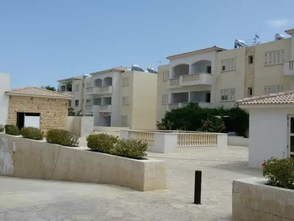Condominium in Agia Marinouda, Pafos 10050005
