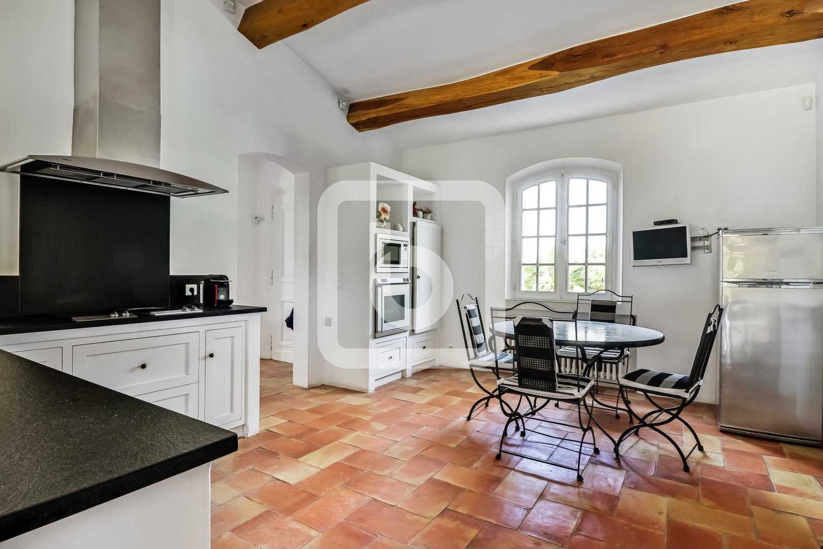 Будинок в Saint Tropez, Provence-Alpes-Cote D'azur 10050012