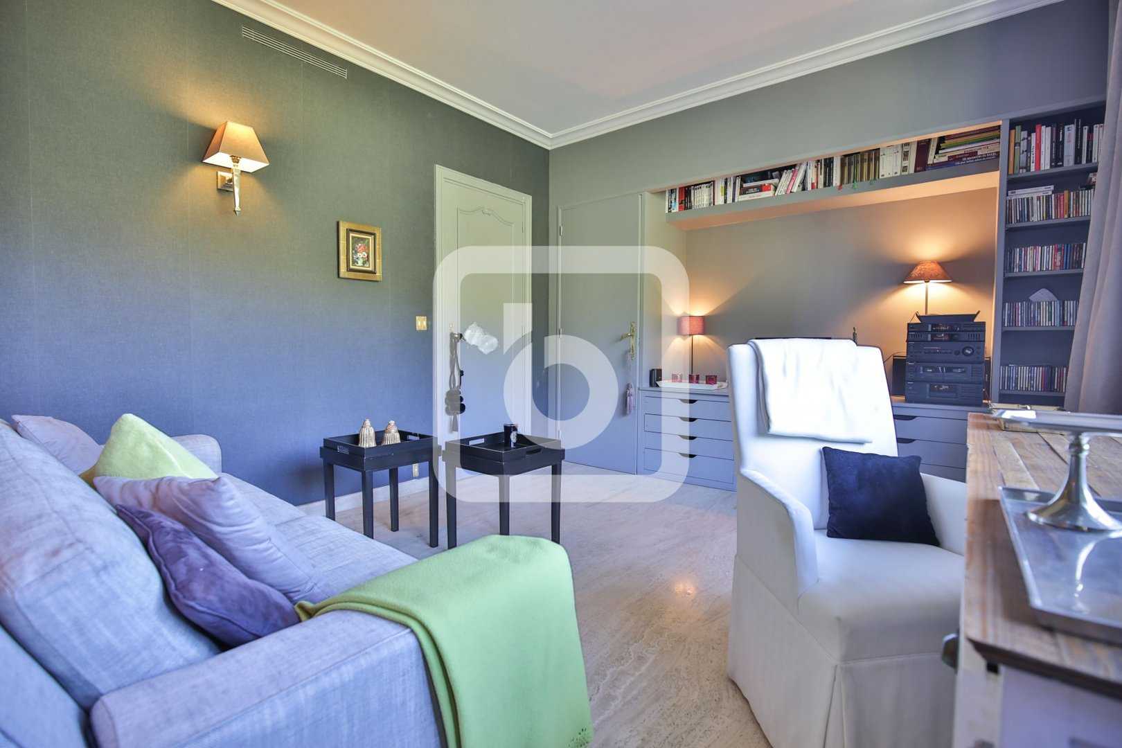 Condominium in Le Cannet, Provence-Alpes-Cote d'Azur 10050042