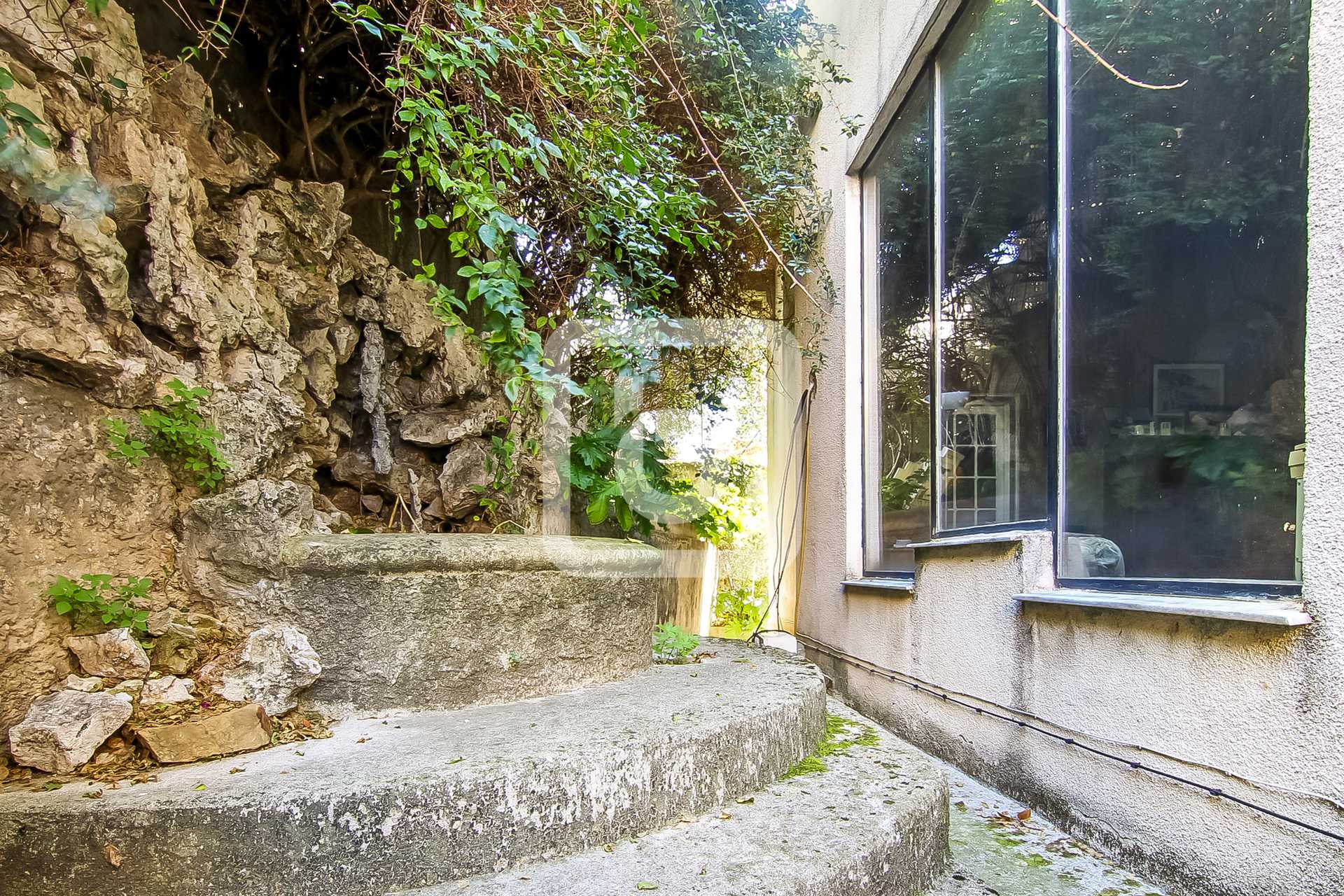 Talo sisään Le Ray, Provence-Alpes-Cote d'Azur 10050051