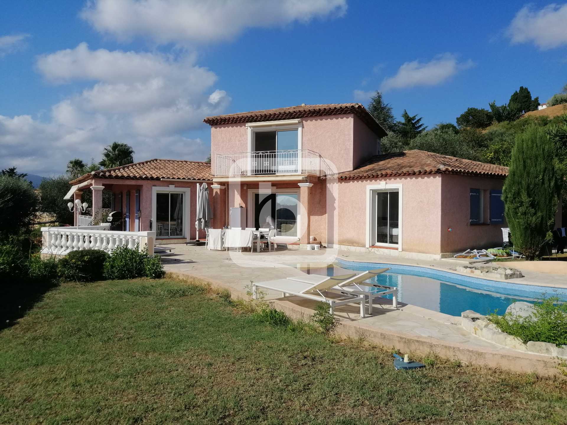 σπίτι σε Nice, Provence-Alpes-Cote D'azur 10050136