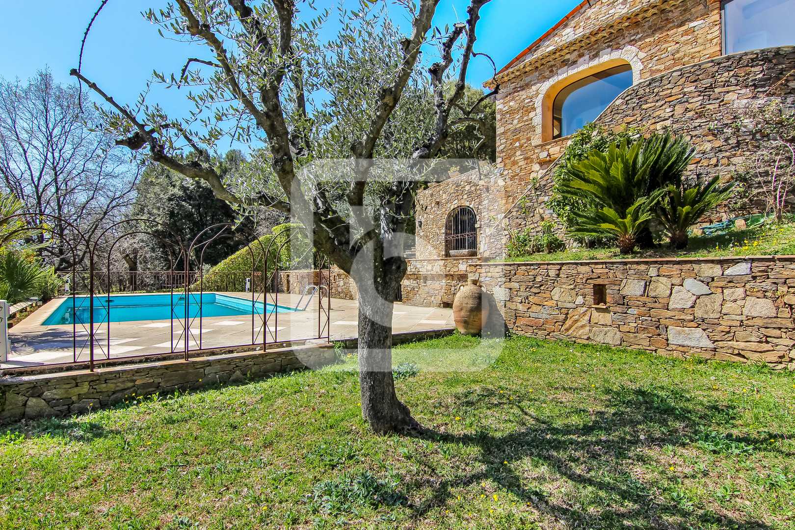 Hus i L'Istre, Provence-Alpes-Cote d'Azur 10050188