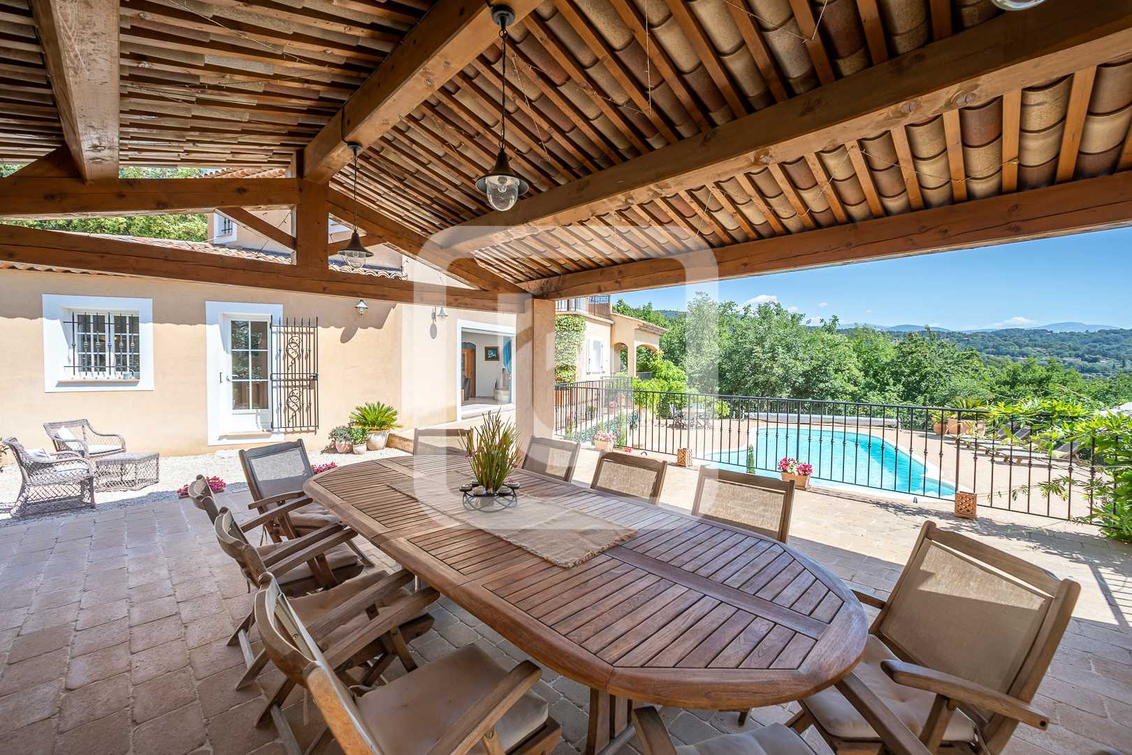 Talo sisään Fayence, Provence-Alpes-Cote d'Azur 10050221