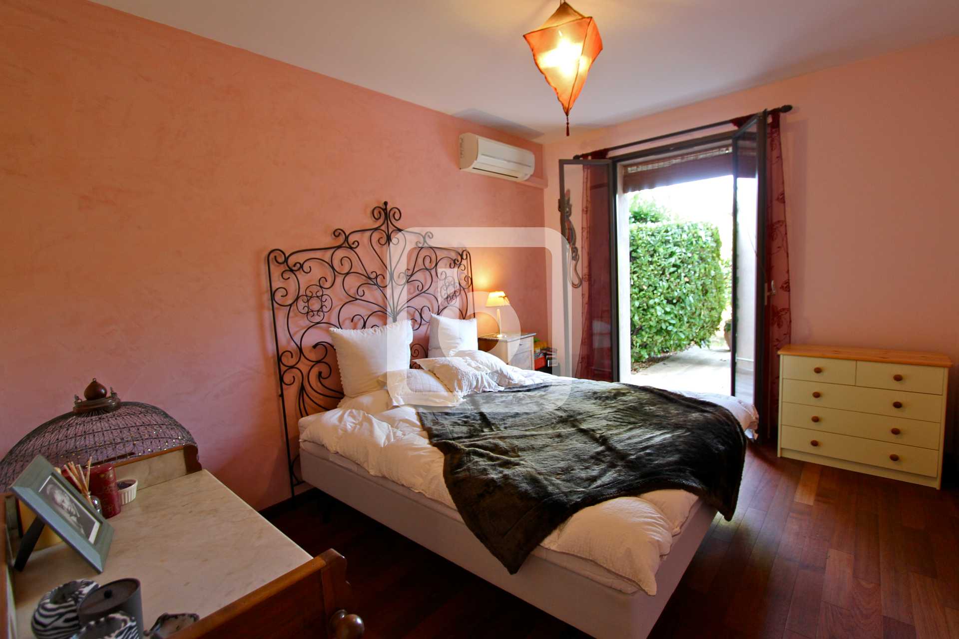 Condominium in Villeneuve-Loubet, Provence-Alpes-Cote d'Azur 10050246