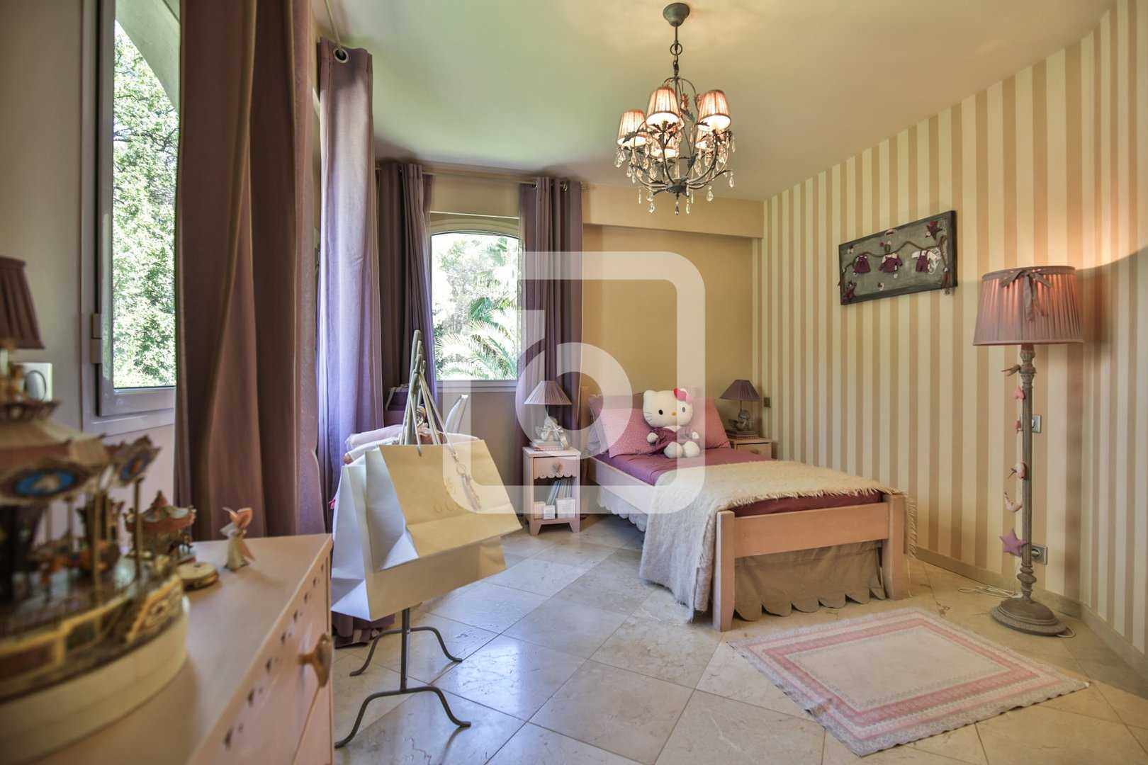 Talo sisään Mouans Sartoux, Provence-Alpes-Cote D'azur 10050418