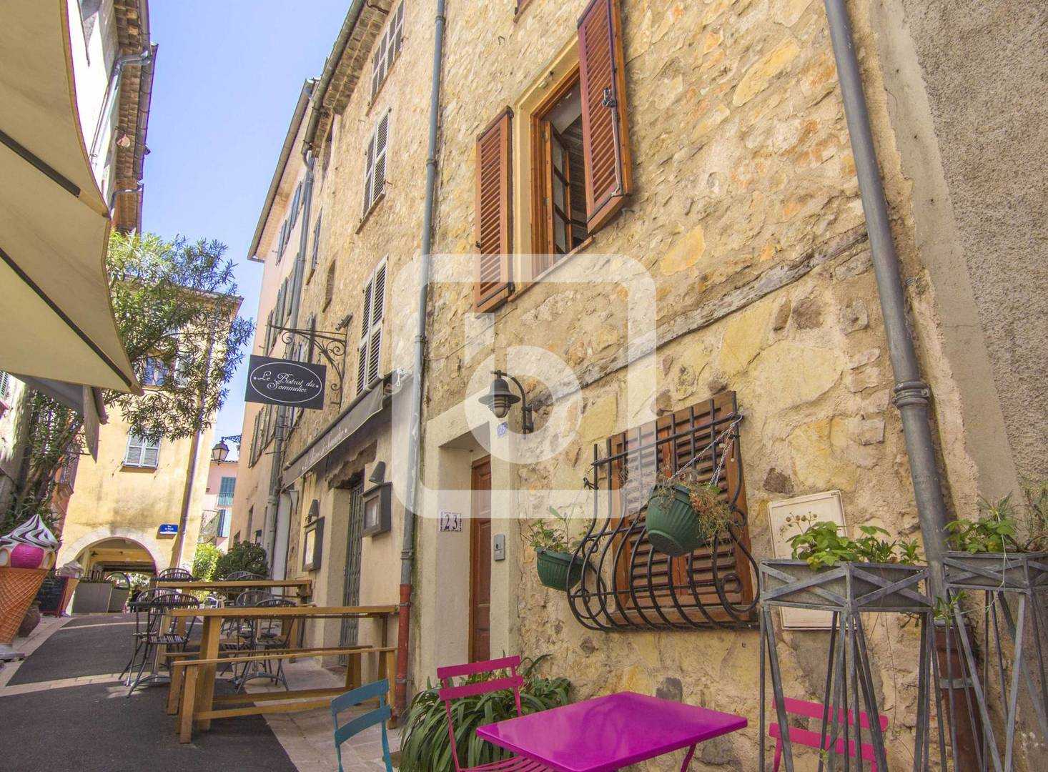 Talo sisään Valbonne, Provence-Alpes-Cote d'Azur 10050429