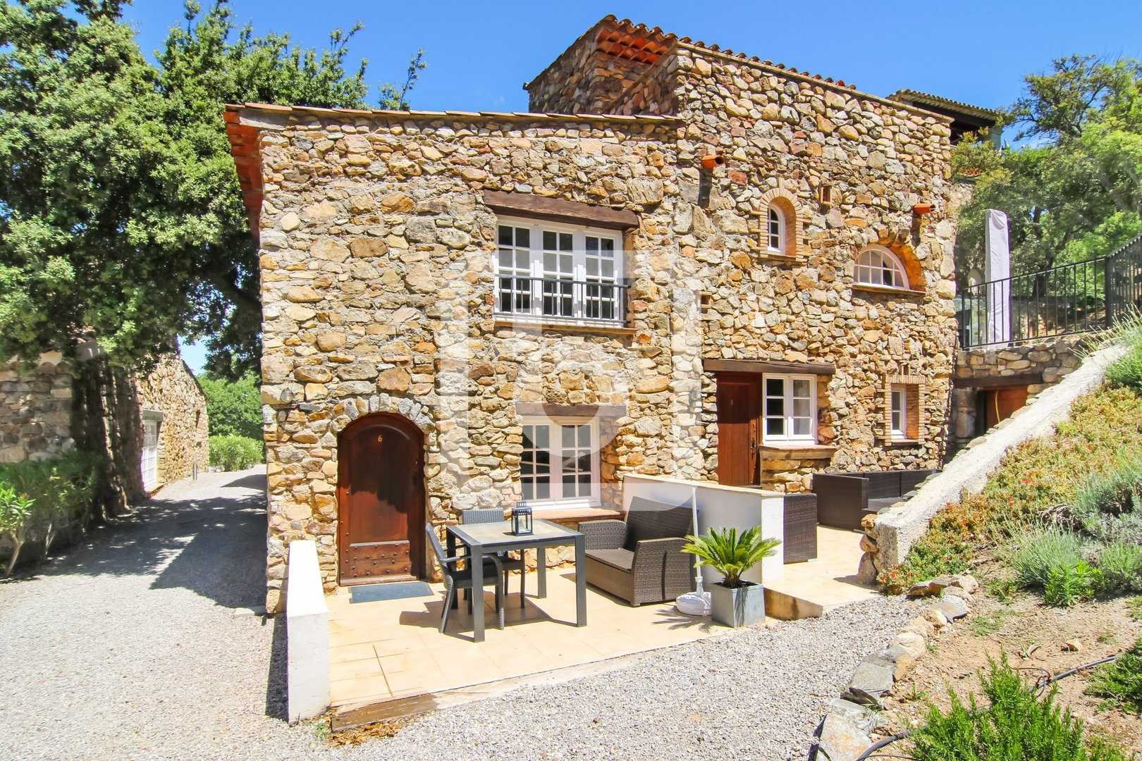 عمارات في Le Plan De La Tour, Provence-Alpes-Cote D'azur 10050432